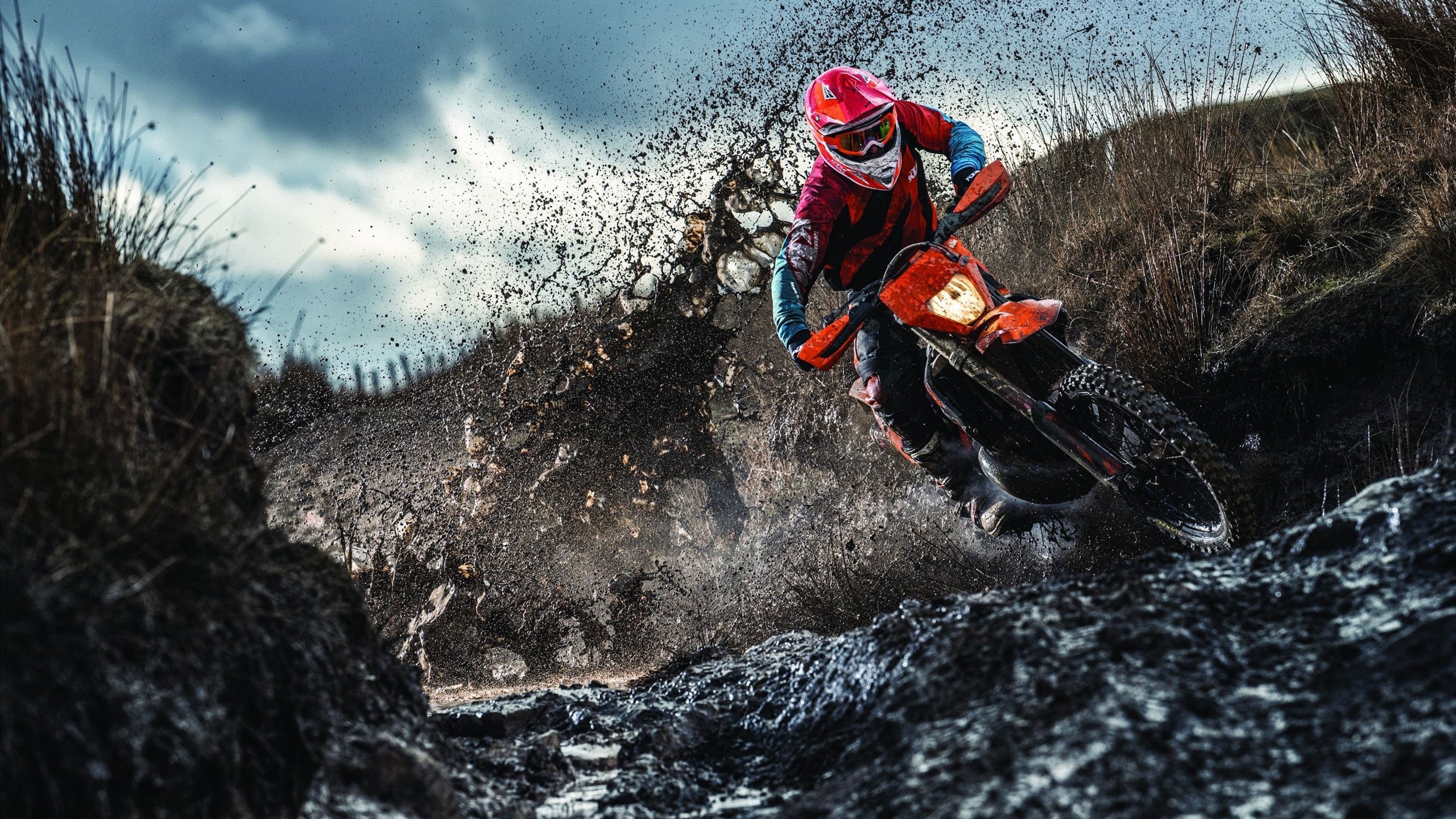 绿色足球场馆建设取得重大突破，节能减排成主流，绿色足球场背景图片 微信