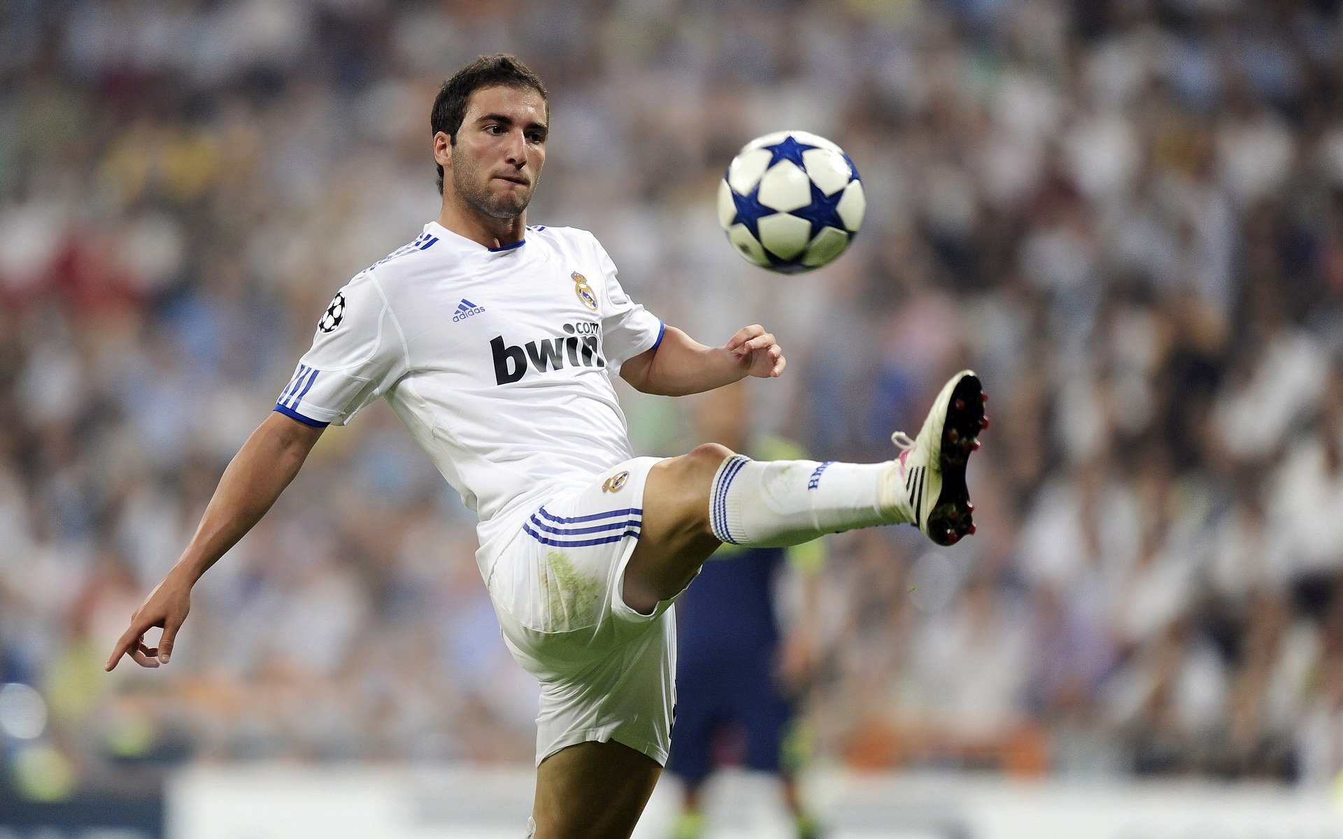 西甲比赛紧张激烈，精彩配合和精彩扑救成为亮点，西甲 比赛