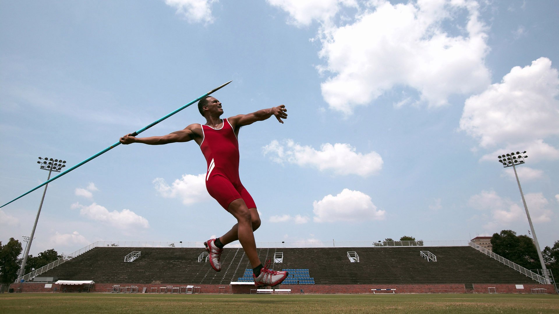 足球锦标赛惊人逆转，冠军队伍创历史新高！，足球锦标赛是什么级别的比赛